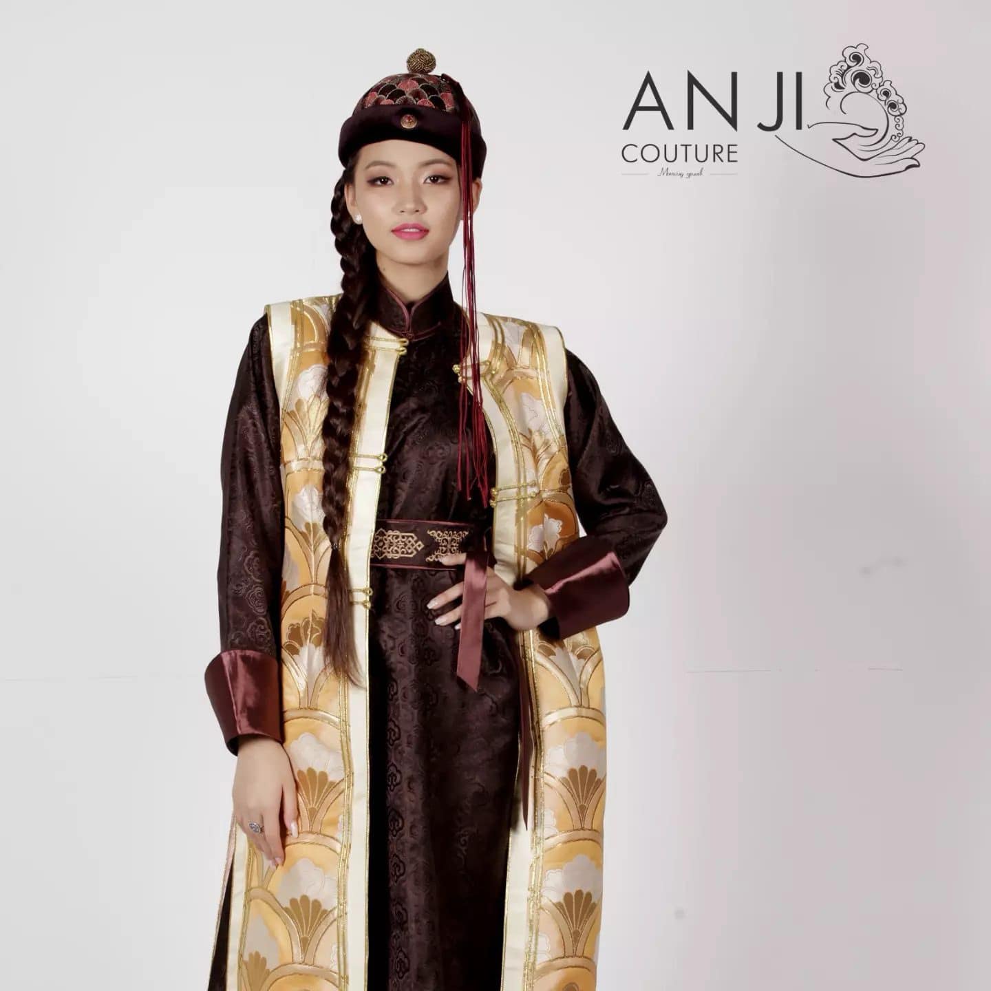 Урлаач, тасралтгүй суралцагч Anji Couture-ийн Б.Алтжин